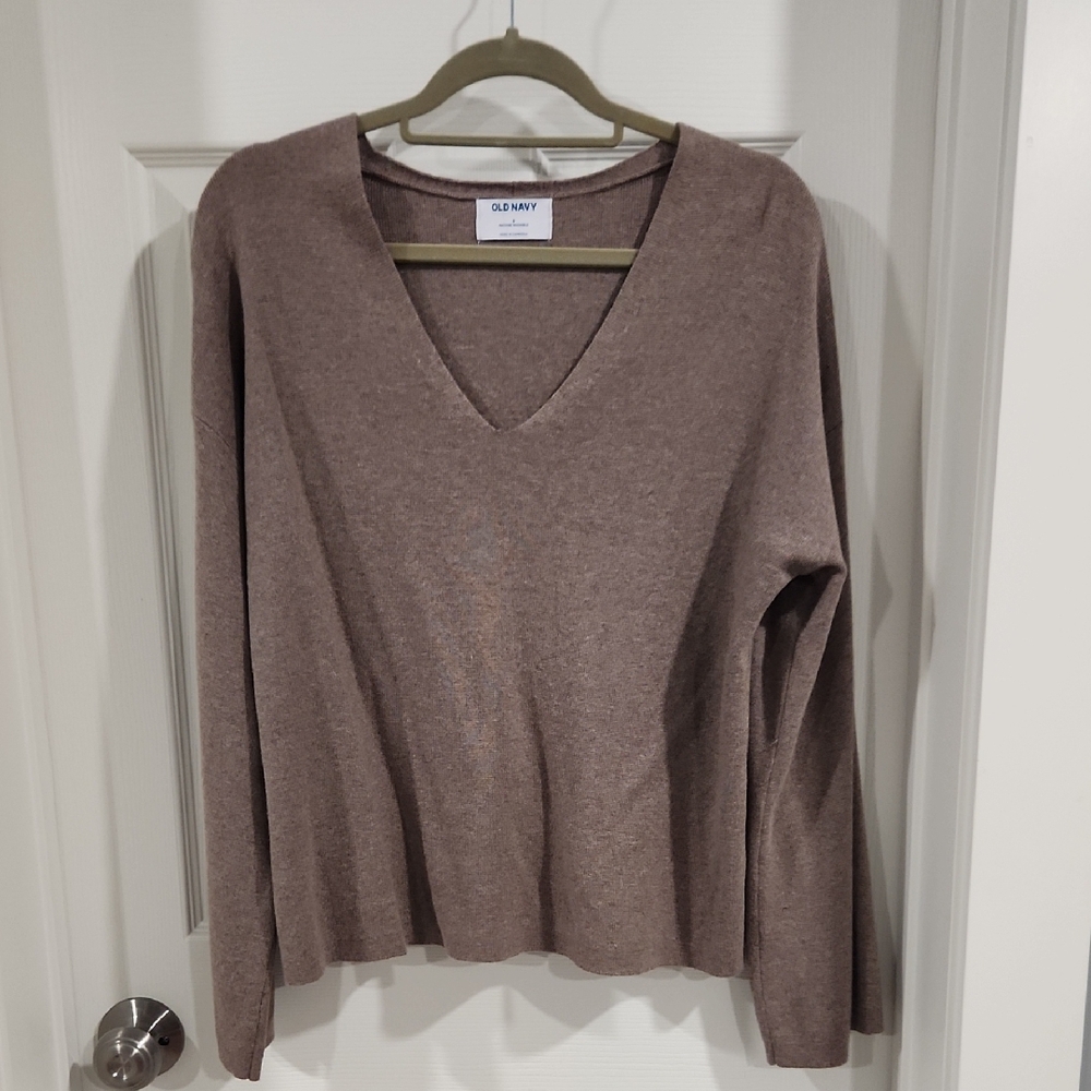 Old Navy V-Neck Sweater in Taupe Brown